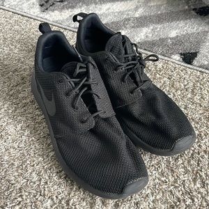 Nike Roshe Run Triple Black Men’s Size US 10.5 No Box